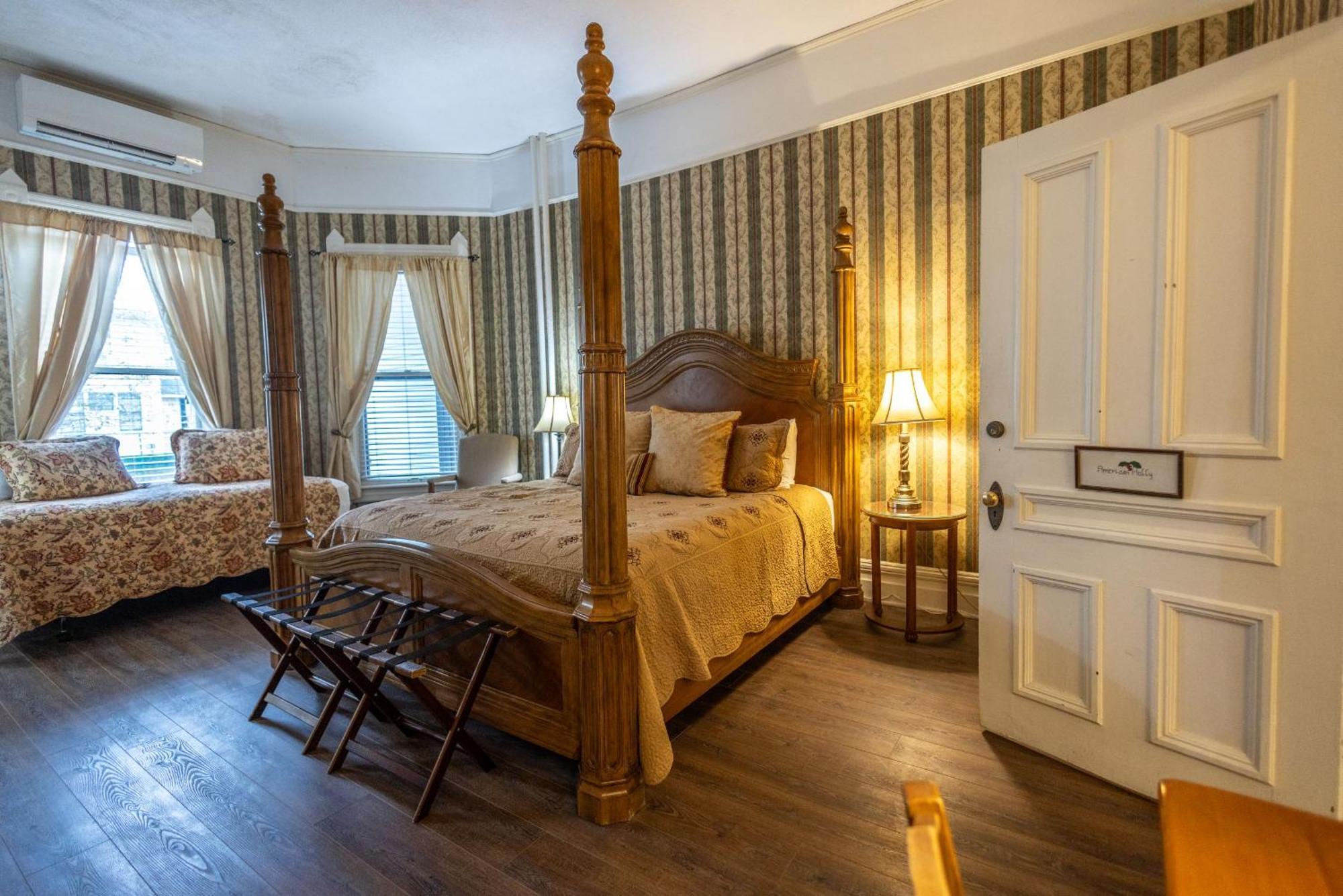 1898 Waverly Inn Hendersonville Eksteriør billede