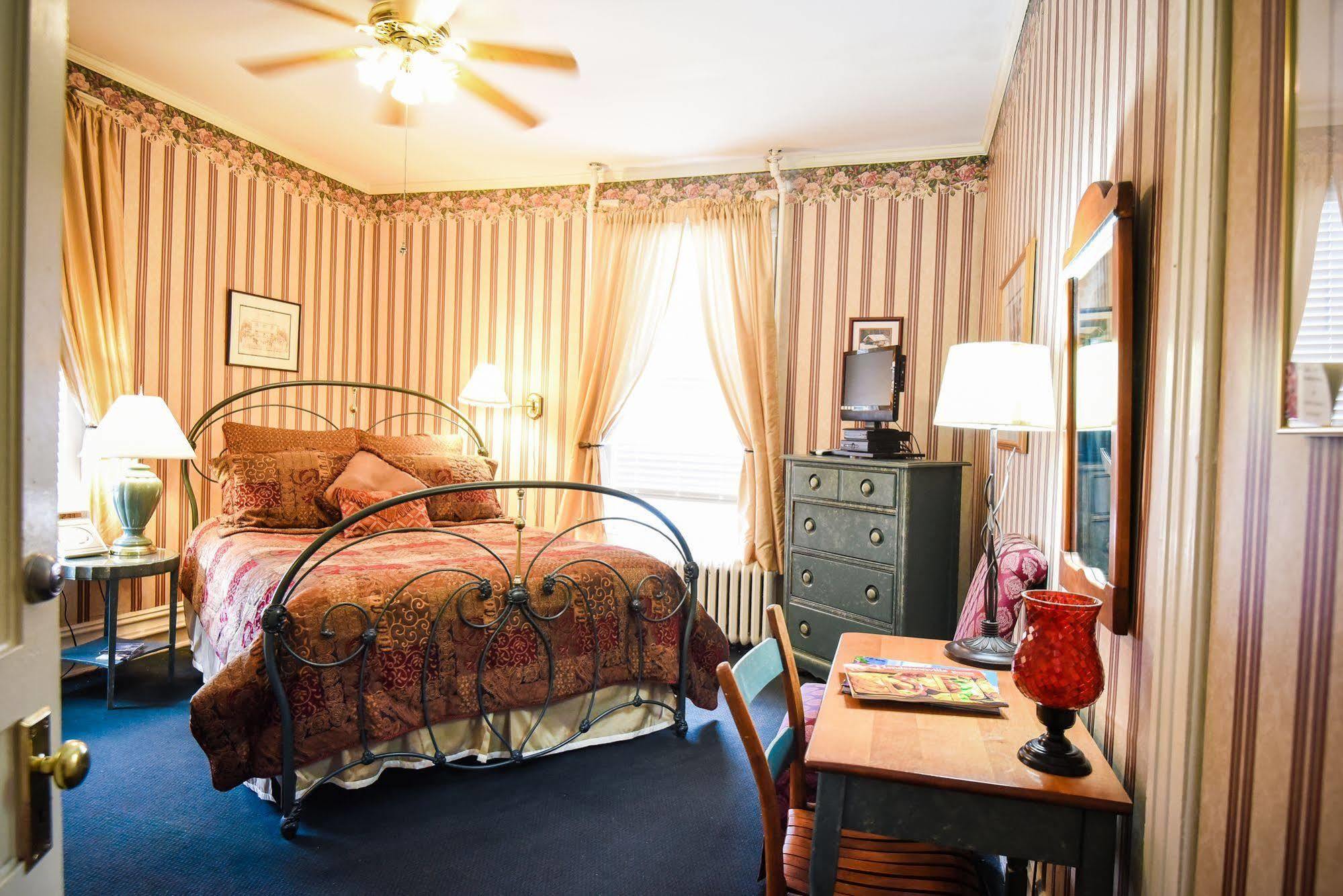 1898 Waverly Inn Hendersonville Eksteriør billede